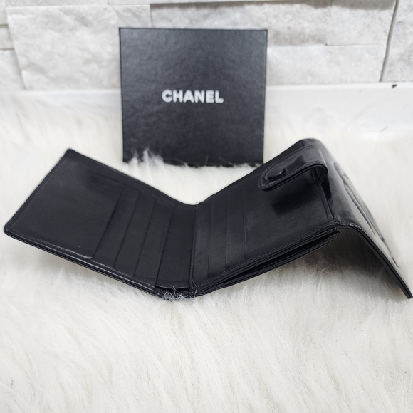 💯 % Authentic Vintage Chanel patent blanc Leather Wallet - Picture 6 of 17
